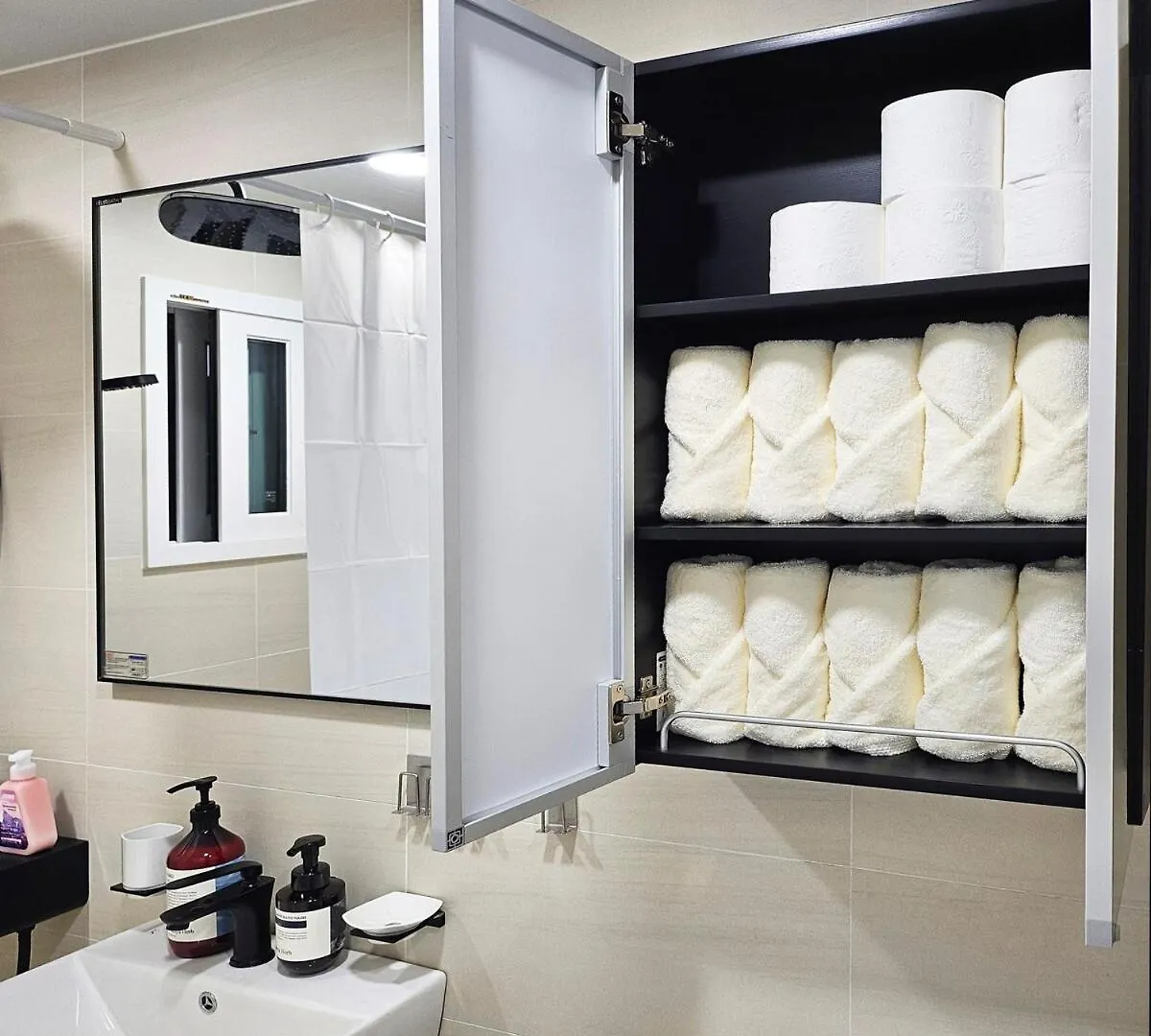 Newly Built, Quiet 2Br, 10Min Walk To Seoul Stn Apartment