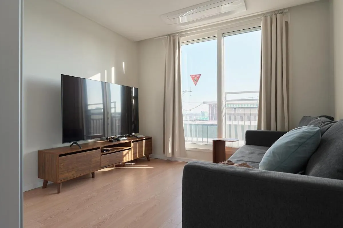Newly Built, Quiet 2Br, 10Min Walk To Seoul Stn Apartment 0*,